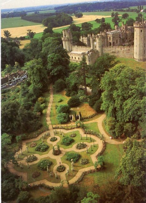 Historical Castle, Warwickshire England, Uk Castles, Castle England, Warwick Castle, Travel Foodie, English Castles, Travel Culture, Stately Homes