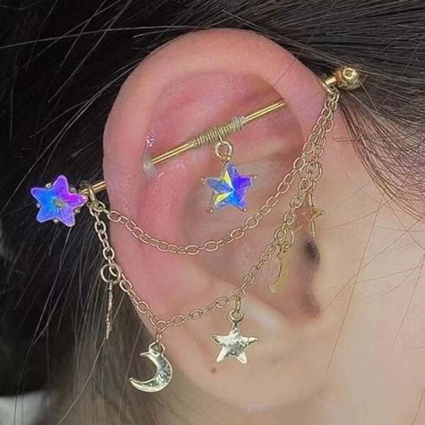 Sims 4 Ear Piercings, Ear Piercings Helix Chain, Ear Piercings Inspo With Industrial, Industrial Piercing Aesthetic, Industrial Piercing Dangly, Ear Piercings Industrial Cute, Chain Industrial Piercing, Industrial Piercing Chain, Cute Industrial Piercing