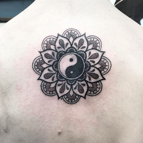 Tattoos Henna Style, Ying Yang Mandala, Pinky Promise Tattoo, Wrist Bracelet Tattoo, Promise Tattoo, Ying Yang Tattoo, Hippie Tattoo, Yang Tattoo, Tatoo Inspiration