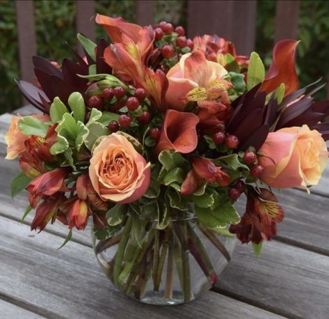 Fall Table Floral Arrangements, Fall Floral Arrangements Wedding Centerpieces, Modern Fall Flower Arrangements, Low Fall Centerpieces For Table, Beautiful Fall Flower Arrangements, Simple Fall Arrangements Floral Design, Fall Fresh Flower Centerpieces, Simple Fall Arrangements, Fall Fresh Floral Arrangements