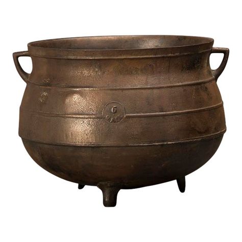 19th Century English Large Bronzed Cast Iron Cauldron Cast Iron Cauldron, Witch Hut, Iron Cauldron, Iron Red, 19th Century Style, Copper Pots, Chinese Export, Scallop Shells, Green Witch