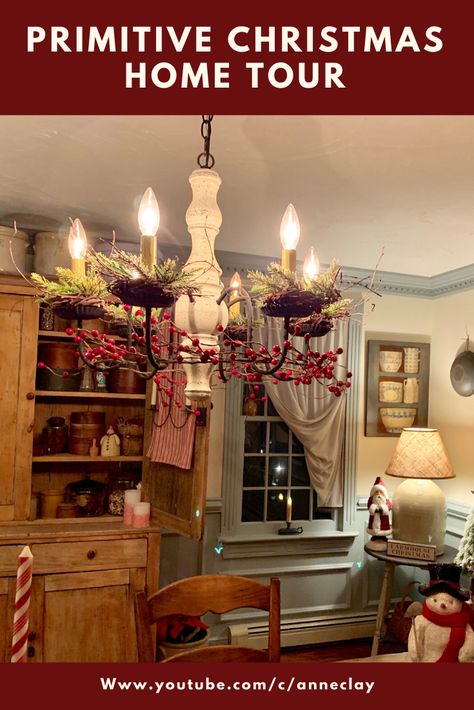 Primitive Homes Decorated For Christmas, Country Sampler Decorating Ideas, Colonial Christmas Decorating, Primitive Home Decorating, Primitive Lamps, Makise Kurisu, Williamsburg Christmas, Primitive Country Christmas, Primitive Dining Rooms