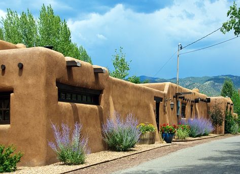 U.S. Southwestern Pueblo Revival Pueblo Style House, Pueblo House, Pueblo Revival, Minimalist Furniture Design, New Mexico Homes, Straw Bale House, Casa Clean, Arizona House, Revival Architecture