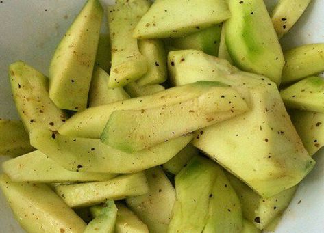 Mango Verde con Sal, Pimienta o Adobo Mango Verde, Verde Recipe, Adobo, Diy Food, Diy Food Recipes, Cute Food, Snakes, Aesthetic Food, Food To Make