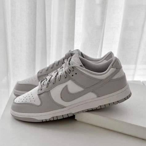 Nike Dunk women's casual shoes gray Nike Gray Shoes, Grey Dunks Outfit Woman, Nice Nike Shoes, Gray Dunks Outfit, Nike Dunks Gray, Trendy Nike Shoes For Women, Nikes Aesthetic, Nike Grey Shoes, Nike Dunk Low Gray