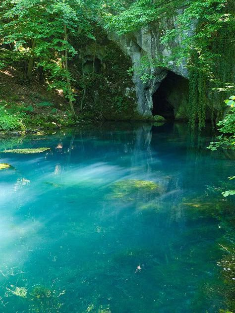 Cave. Real Nature, Pretty Landscapes, Alam Yang Indah, Beautiful Places To Travel, Magical Places, Nature Aesthetic, Pretty Places, Green Aesthetic, Fantasy Landscape