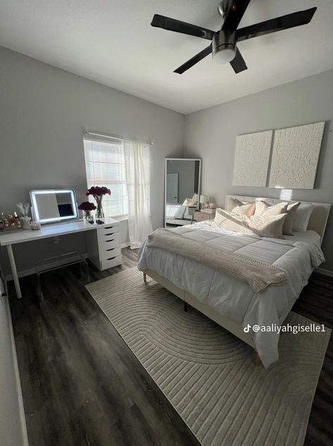 Room Organization Bedroom, White Room Decor, Apartment Stuff, Luxury Room Bedroom, Classy Bedroom, Bedrooms Ideas, Rooms Ideas, Room Redesign, Wood Room