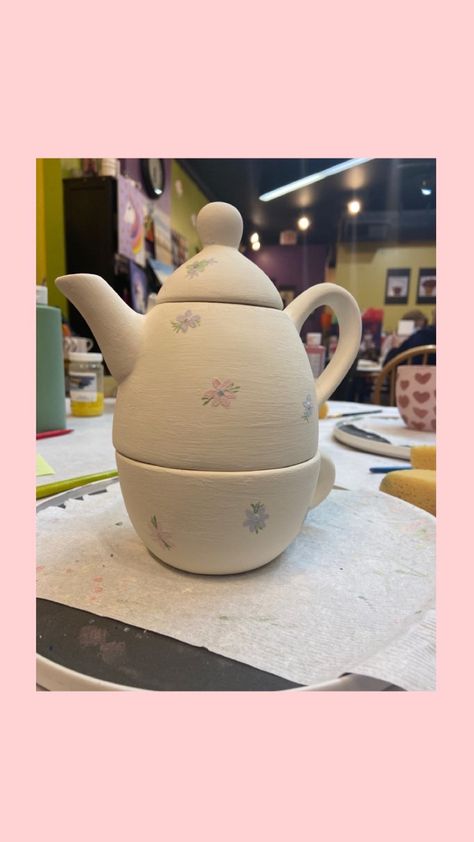 Tea Pot Pottery Painting Ideas, Tea Pot Painting Ideas Ceramic Teapots, Clay Teapots Ideas, Teapot Ceramic Ideas, Pottery Painting Teapot, Teapot Aesthetic, Flower Cottagecore, Pottery Tea Pot, Flower Pedals