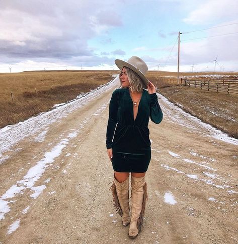 geena|farm girl & fashion on Instagram: “My kind of snow day outfit 🤷🏼‍♀️ @theturquoisetractor velvet + @ladywarbonnet hat” Velvet Boots Outfit, Southern Fall Outfits, Outdoor Wedding Guest Dresses, Velvet Dresses Outfit, Holly Hunter, Emerald Green Velvet Dress, Navy Velvet Dress, Nfr Outfits, Snow Day Outfit