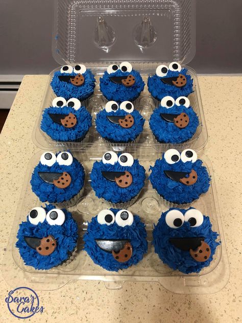 Cookie monster cupcakes Cookie Monster Fruit Tray, Cookie Monster Cutouts, Cookie Monster Treats Desserts, Cookie Monster Maternity Pictures, Cookies Monster Birthday, Cookie Monster Strawberries, Cookie Monster Baby Shower Treats, Cookie Monster First Birthday Party, Cookie Monster Cake Ideas