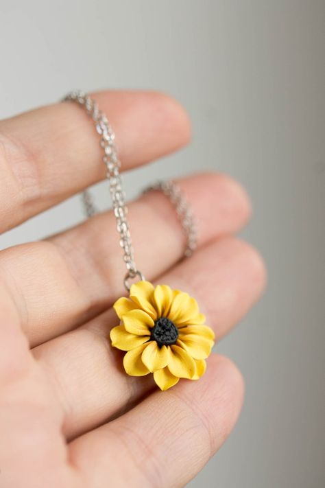 Yellow Sunflower Necklace Jewelry. Choker Sunflower. Flower | Etsy Polymer Clay Kunst, Polymer Clay Flower Jewelry, Sunflower Pendant, Sunflower Necklace, Polymer Clay Jewelry Diy, Polymer Clay Necklace, Clay Jewelry Diy, Polymer Clay Flowers, Clay Necklace