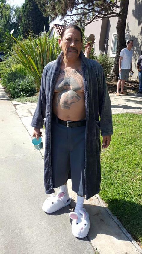 Danny Trejo's bunny slippers Danny Trejo, On My Block, Cholo Style, Sons Of Anarchy, Ha Ha, Movie Stars, Famous People, Funny Stuff, Funny Pictures