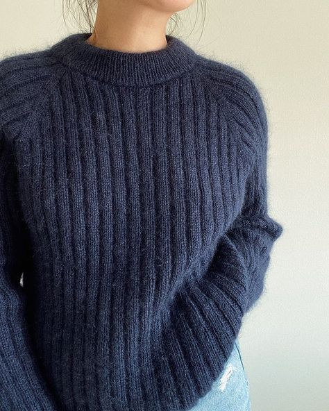 Ribbed Knit Sweater, Mode Inspo, Blue Sweater, Look At You, Sweater Pattern, Knitting Inspiration, Ribbed Sweater, Sweater Weather, Fashion Inspo Outfits