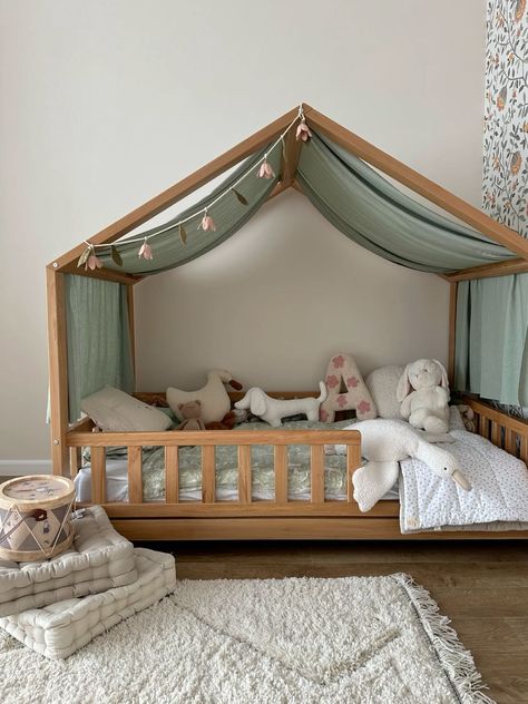 Toddler Bed Woodland, Toddler Bedroom Forest, Kid Floor Bed Ideas, Kids Bed With Canopy, Cozy Toddler Bed, Small Toddler Room Ideas, Small Toddler Bedroom Ideas, Toddler Room Design, Floor Bed House