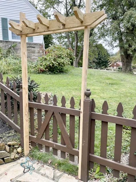 Transform your outdoor area with a gorgeous DIY gate arbor! Save money and get creative with this easy build from Designed Decor. Get inspired and make the perfect addition to your home in no time. Get started now! Arbor Over Fence Gate, Diy Outdoor Archway, Arbor Over Gate, Garden Gate Arbor, Gated Arbor, Flagstone Backyard, Fence Arbor, Gate Trellis, Arbor With Gate