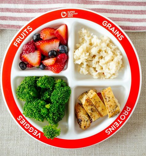 Portion control plates have been shown to help weight loss. They help you eat the right volume of food, control calories, and eat better. Nutrition Plate, Kids Plate, Super Healthy Kids, Filling Snacks, Picky Eating, Healthy Filling Snacks, Balanced Meals, Healthy Eating Habits, Picky Eaters