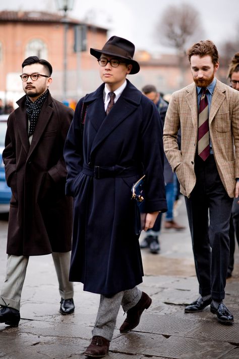 Pitti Uomo AW18: the strongest street style | British GQ | British GQ Dapper Outfit, Gentleman Aesthetic, Classic Menswear, Anna Karenina, Men Fashion Show, Men Classic, Men's Jackets, Sharp Dressed Man, Daniel Craig