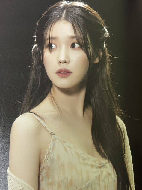 Iu Dress, Lee Ji Eun, Iu Hair, Iu Fashion, Royal Princess, Korean Actresses, Fairy Dress, Autumn Aesthetic, Korean Beauty