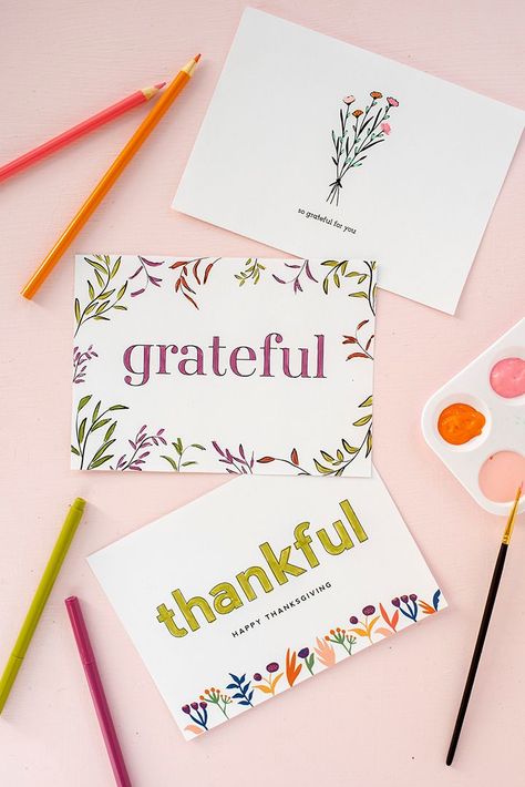 Download these cute Free Printable Thanksgiving Grateful Cards to send to your friends and family this season. Grateful Cards, Homemade Heating Pad, Thanksgiving Cards Printable, Thanksgiving Grateful, Free Printable Thanksgiving, Diy Paper Bag, Free Thanksgiving Printables, Simple Holiday Decor, Printable Thanksgiving