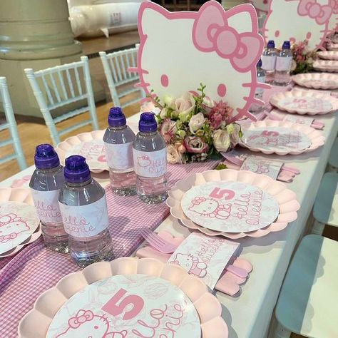 Hello kitty party 🩷🤍 Hello Kitty Table Decorations, Diy Hello Kitty Birthday Party Ideas, Hello Kitty Tea Party, Hello Kitty Birthday Decorations, Hello Kitty Decorations, Kitty Theme, Sweet 17, Birthday Plans, Hello Kitty Birthday Party