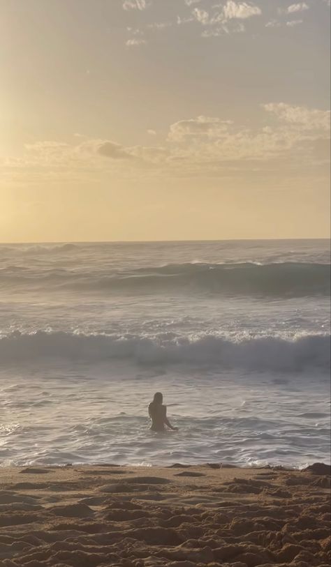 Beach Swim Aesthetic, Morning Aesthetic Sunrise, Swim Aesthetic, Aesthetic Sunrise, Summer Aesthetic Beach, Sunrise Yoga, Aesthetic Morning, Sunrise Aesthetic, Beach Selfie