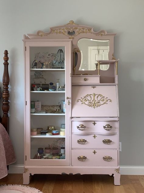 Coquette Wardrobe Furniture, White Picket Fence Ideas, Picket Fence Ideas, Pink Dresser, Fence Designs, Pink Furniture, Dream Furniture, Dekorasi Kamar Tidur, White Picket Fence