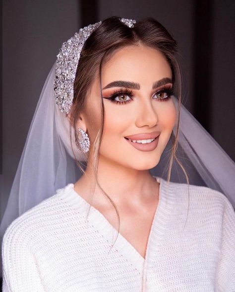 Bridal Turban, Bride Hairstyles With Veil, Elegant Long Sleeve Wedding Dresses, Wedding Turban, Wedding Hairstyles With Crown, Designer Photography, Hair Inspiration Long, Mode Turban, Bride Headpiece