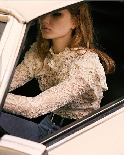 Top In Pizzo, Winter Outfit Ideas, Lace Fashion, Mode Inspiration, Casual Summer Outfits, Looks Vintage, Winter Outfit, Cream White, A Car