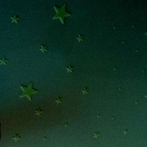 Glow in the dark stars on the bedroom ceiling(Hopeless~Colleen Hoover) Glowing Stars Aesthetic, Hopeless Colleen Hoover Aesthetic, Hopeless Colleen Hoover, Losing Hope, Hoover Books, Glow In The Dark Stars, Dark Stars, Book Scrapbook, Colleen Hoover Books