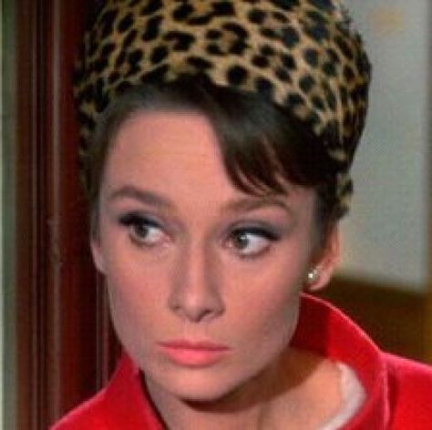 The classy Audrey Hepburn in a leopard hat from movie "Charade". Simple pearl studs and bright orange coat complete the look. Audrey Hepburn Charade, Leopard Hat, Audrey Hepburn Photos, Audrey Hepburn Style, Breakfast At Tiffany's, My Fair Lady, Cary Grant, Pillbox Hat, Sean Connery