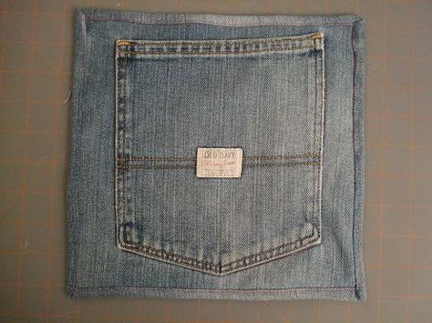 DIY Blue Jean Pot Holders | Make and Takes Crafts With Old Jeans, Blue Jean Quilts, Jean Quilt, Sewing Jeans, Blue Jeans Crafts, Sewing Crafts Tutorials, Trendy Sewing, Jean Crafts, Denim Ideas