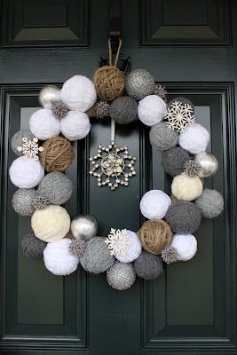 Two Junk Chix: Snowball Wreath Wreath Decorating Ideas, Couronne Diy, Winter Wreath Diy, Snowflake Wreath, Winter Ornaments, Winter Decorations Diy, Easy Christmas Wreaths, Diy Dollar Tree Decor, Navidad Diy