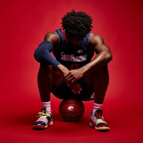 Basketball Photoshoot Ideas Men, Mens Basketball Media Day Poses, Basketball Pictures Poses For Boys, Basketball Senior Pictures Boys, Basketball Photography Poses, Media Day Poses Basketball, Media Day Basketball, Basketball Photoshoot Ideas, Basket Photoshoot