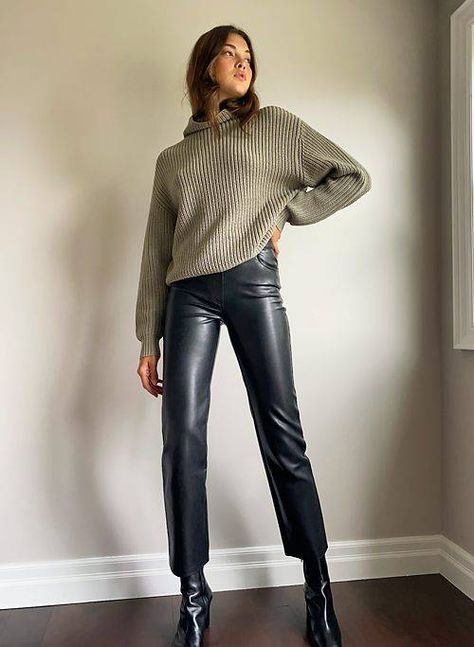 The "Grunge" Trend Is About to Be Everywhere This Fall | Who What Wear Lederhosen Outfit, Melina Pant, Look Adidas, Leather Pants Outfit, Estilo Indie, Skandinavian Fashion, Black Leather Pants, Mode Casual, Outfit Trends