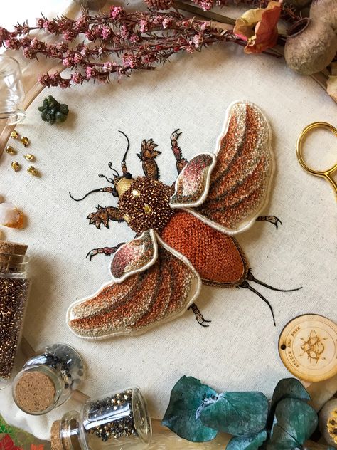 Diy Textiles Projects, Insect Embroidery, Textiles Sketchbook, Creative Textiles, Textile Sculpture, Embroidery Motifs, Little Critter, Woodland Creatures, Hoop Art