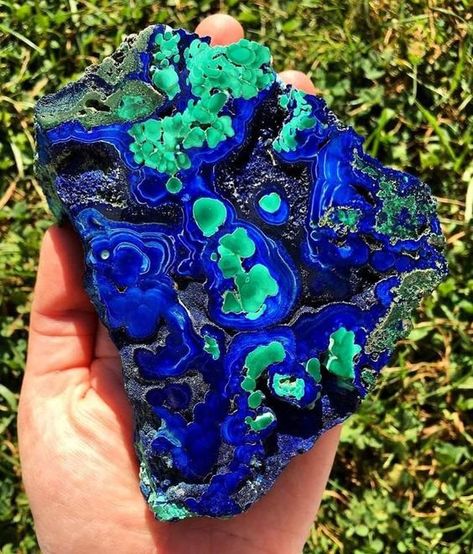 Minerals Crystals Rocks, Rock Minerals, Pretty Rocks, Crystals For Sale, Azurite Malachite, Malachite Stone, Beautiful Rocks, Mineral Stone, Minerals And Gemstones