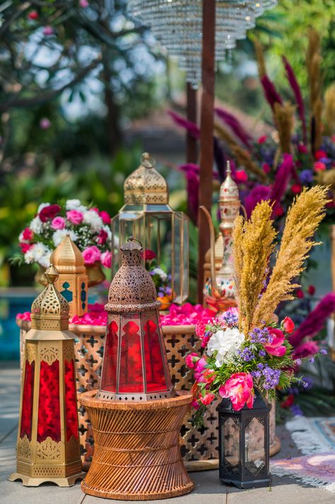 A boho themed mehendi with morroccan lanterns, with a pop of vibrant reds and pinks🌷 Sufi Theme Decor, Moroccan Theme Decor, Moroccan Wedding Decor, Moroccan Wedding Theme, Moroccan Theme Party, Sufi Night, Mehandi Function, Ambience Decor, 2025 Design