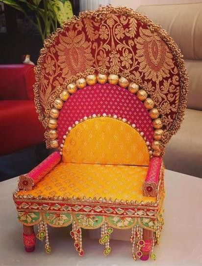 Handmade Sinhasan for laddu gopal Sihasan For Laddu Gopal, Singhasan Design Handmade, Sihasan For Ganpati, Sinhasan For Krishna, Aasan For Ladoo Gopal, Laddu Gopal Dresses Handmade, Laddu Gopal Singhasan, Ganpati Decoration Theme, Handmade Decorative Items