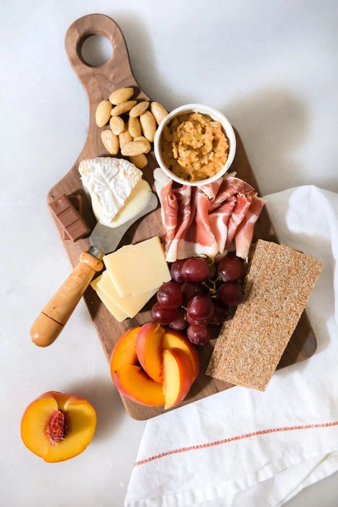 Miss digging into big cheeseplates with lots of friends? Get your fix with this mini charcuterie board for one by following my easy formula. #charcuterie #charcuterieboard #cheeseboard #snackplate Individual Charcuterie Board Ideas, Charcuterie Board For One, Individual Charcuterie Board, Mini Charcuterie Board, Individual Charcuterie, Mini Cheese Boards, Mini Charcuterie, Charcuterie Appetizers, Charcuterie Board Ideas