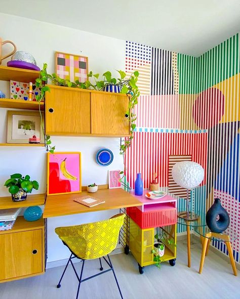 Hello Interior Eccentrics ☀️🌈💖 Happy Saturday 🌼 Here is your daily shot of colours with the gorgeous home of Larissa from @c.rosada… | Instagram Home Office Nook Ideas, Office Nook Ideas, Tiny Workspace, Home Office Nook, Kitchen Renovation Inspiration, Minimalist Shelves, Office Nook, Nook Ideas, Guest Room Decor