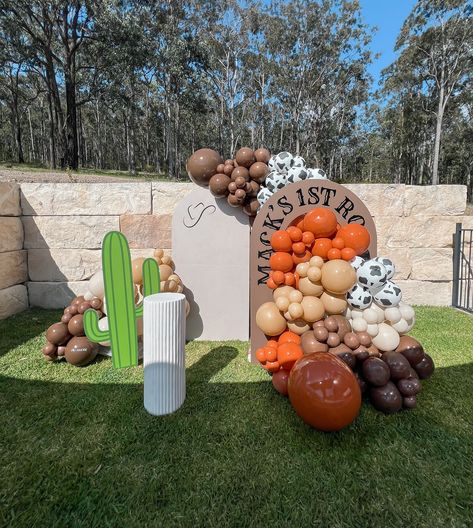 Yeehaw! 🐴 Saddle up for Mack’s 1st Rodeo! Enjoy a Wild West wonderland, complete with custom balloon decor and a playful soft play area. The perfect blend of rustic charm and fun for little cowboys and cowgals! 🤌🏽 Softplay - @piuamore_events Balloons & Backdrop - @piuamore_events Cactus standee - @lettersbyloulou Balloons Backdrop, 1st Rodeo, Soft Play Area, Little Cowboy, Custom Balloons, Balloon Backdrop, Balloon Decor, Soft Play, Play Area