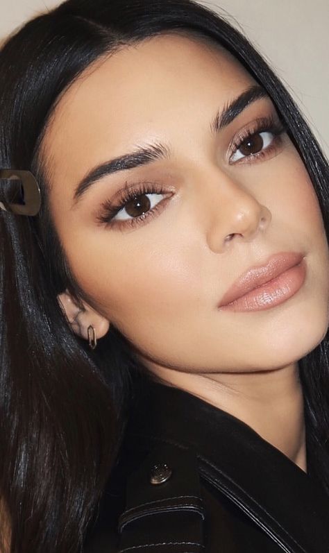 Kendall Jenner Eyes, Kily Jenner, Lash Extensions Styles, Face Makeup Tips, Childhood Movies, Glamour Makeup, Lash Extensions, Makeup Inspo, Eye Color