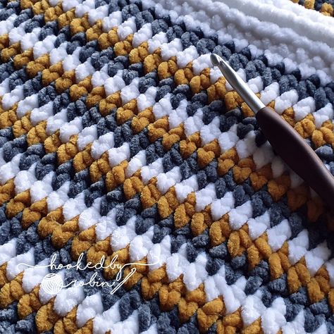 Crochet Chenille Blanket, Chenille Yarn Crochet, Easiest Crochet, Chunky Yarn Blanket, Chunky Crochet Blanket Pattern, Yarn Blanket, Bernat Yarn, Chenille Blanket, Chunky Crochet Blanket