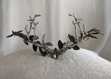 Woodland Tiara, Bronze Centerpiece, Elf Crown, Black Tiara, Raven Skull, Goth Wedding, Black Crown, Magical Jewelry, Black Moon