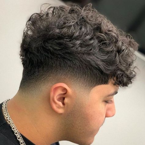 Low Fade Curly Hair, Fade Haircut Curly Hair, Long Curly Hair Men, Mid Fade Haircut, Taper Fade Curly Hair, Haircut Selfie, Photo Hijab, Drop Fade Haircut, Curly Hair Fade