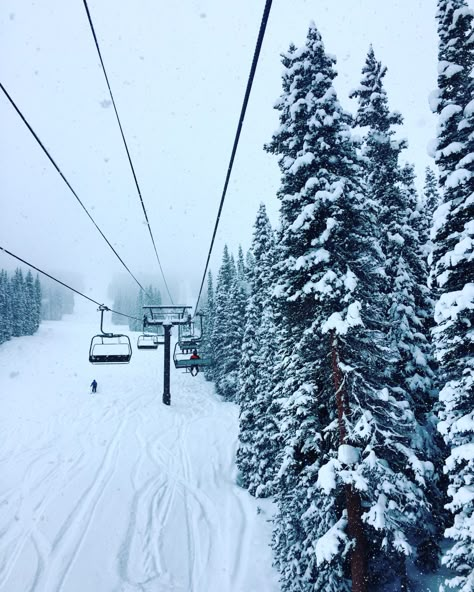 Ski lift at Copper Mountain Lift Aesthetics, Girls Ski Trip, Skiing Photography, Snowboarding Mountains, Mountains Skiing, Ski Pictures, Skiing Aesthetic, Ski Aesthetic, Copper Mountain