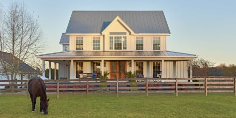 This Couple Turned an Old Farmhouse Into a Stunning Country Home Farmhouse Exterior Design, Dream Farmhouse, Farmhouse Renovation, Farmhouse Front Door, Farmhouse Front, Modern Farmhouse Exterior, Farmhouse Exterior, Old Farmhouse, Farmhouse Plans