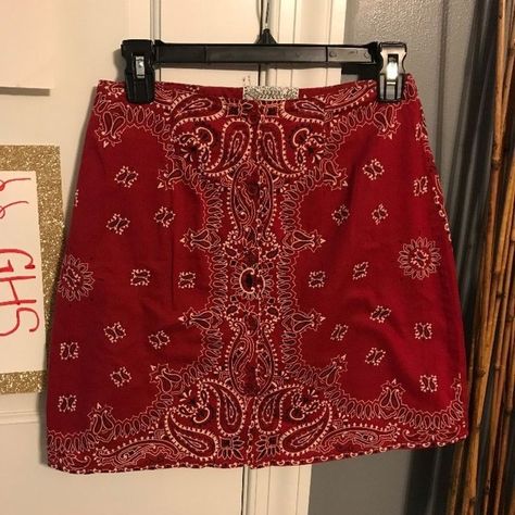 Bandana Skirt, 2000s Fashion Outfits, How To Make Clothes, Hottest Fashion Trends, 2000s Fashion, Fall Outfits Women, Upcycle Clothes, Fashion Sewing, Not Mine