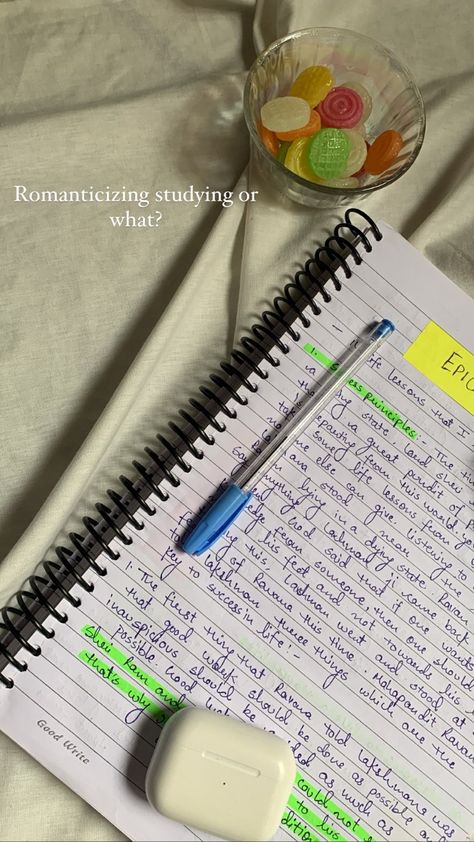 Simple New Post Instagram Story Ideas, Back To School Instagram Story, Study Instagram Story Ideas, Ig Notes Ideas, Study Snaps Ideas, Plane Seats, Entitled People, Old Couple, Instagram Picture Quotes