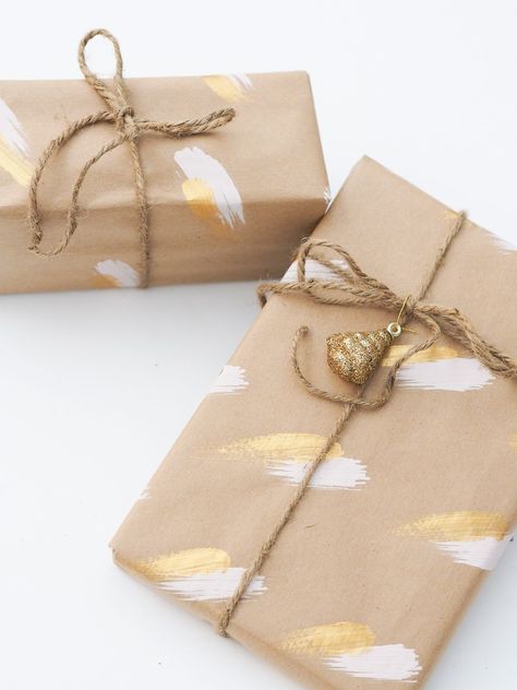 Handmade wrapping paper designs with unique patterns and textures for special gift giving occasions Christmas Gift Box Ideas Diy, Christmas Gifts Wrapping Ideas, Gift Box Ideas Diy, Botanical Packaging, Christmas Gift Box Ideas, Wrapping Gifts Ideas, Christmas Gifts Wrapping, Sharpie Designs, Diy Gift Wrapping Ideas